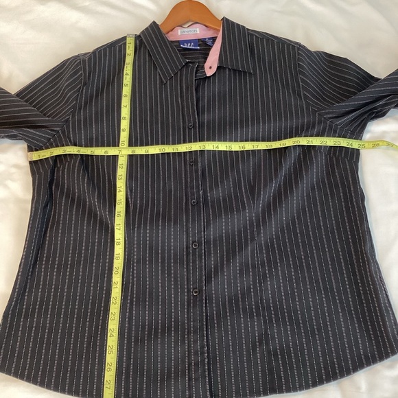 DCC: black with white and pink pinstripe button-down blouse 2X - Picture 3 of 6
